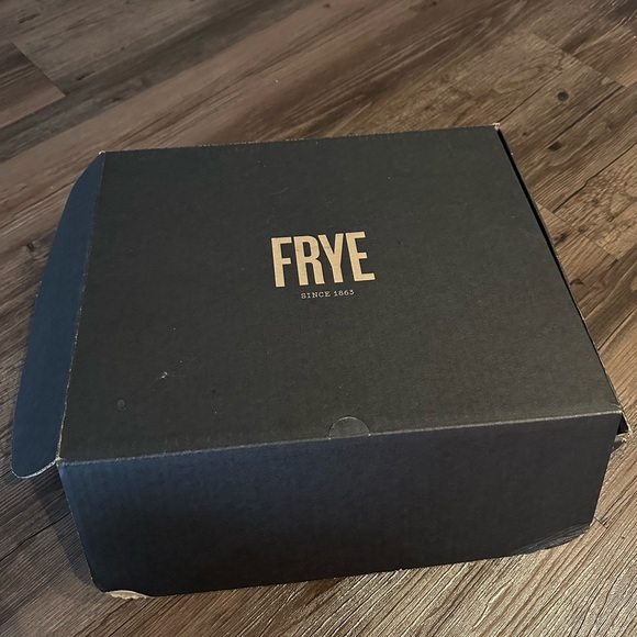 frye greyson chelsea black size 9 M shoes. never worn in perfect condition - Picture 2 of 8